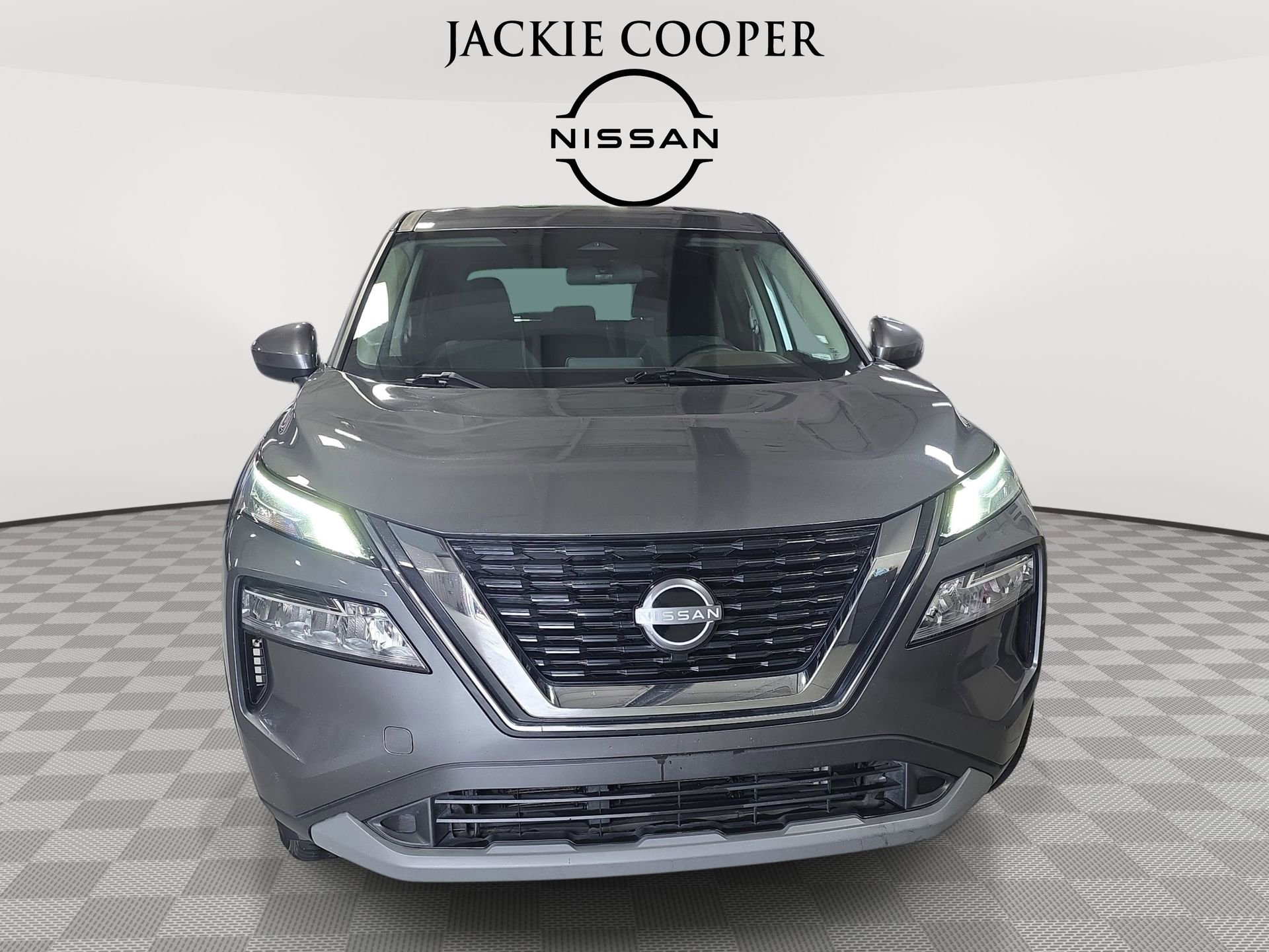 Used 2023 Nissan Rogue SV FWD image 2