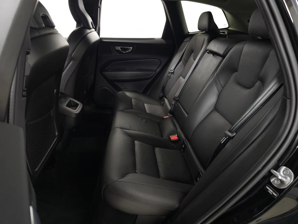 Certified 2025 Volvo XC60 B5 Plus AWD/4WD image 19