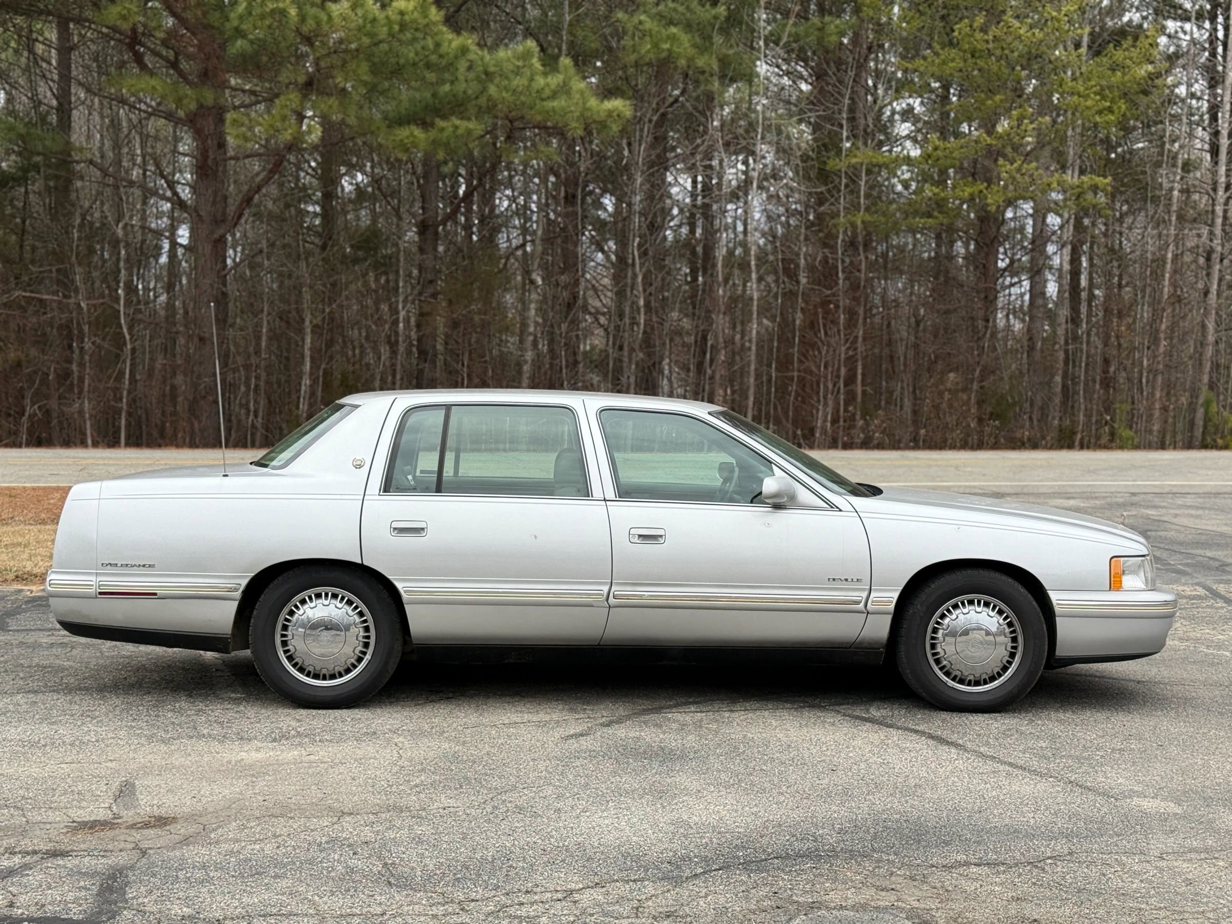 Used 1999 Cadillac De Ville D'Elegance FWD image 2
