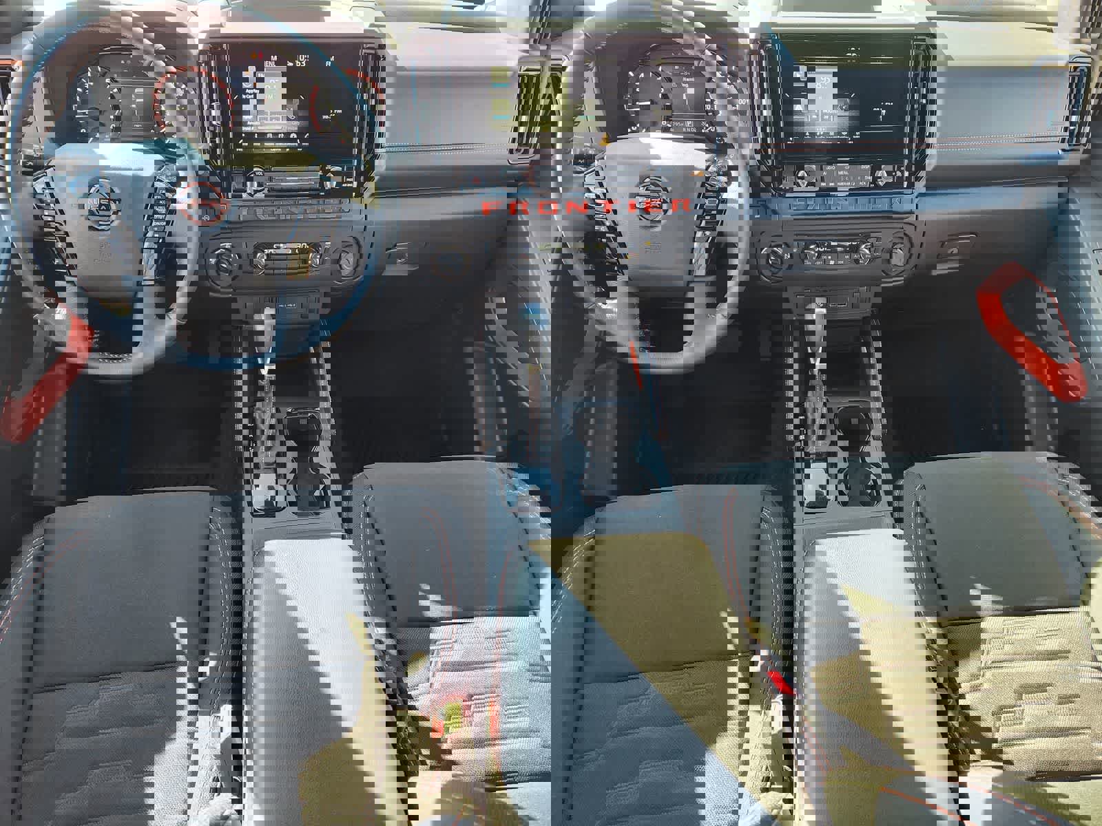 Used 2025 Nissan Frontier PRO-4X image 24