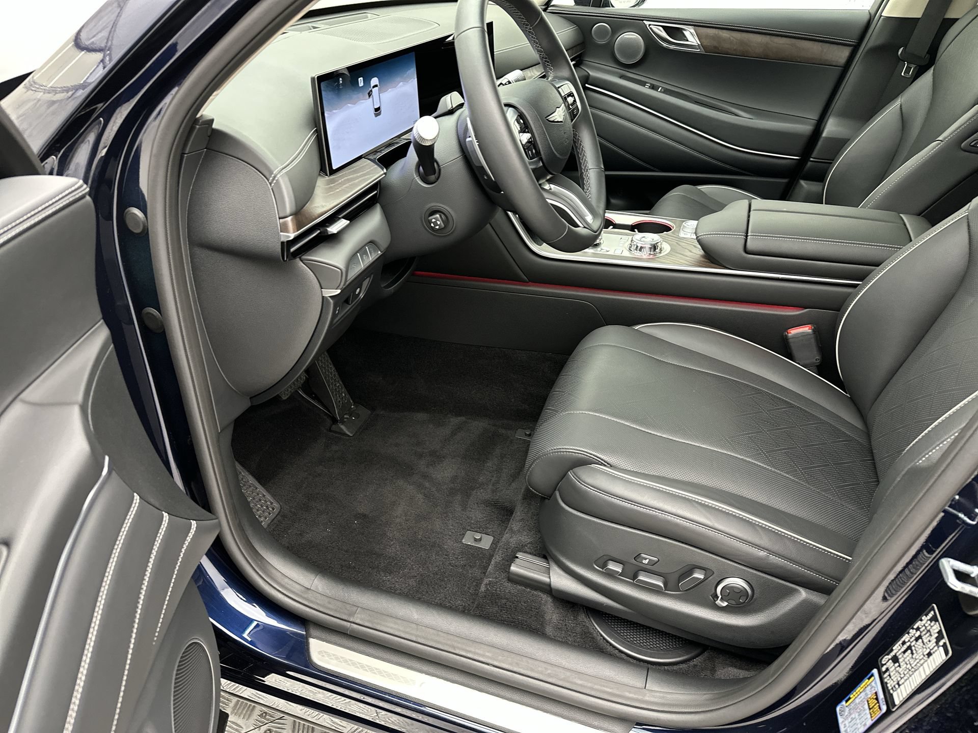Certified 2026 Genesis GV80 3.5T Advanced AWD/4WD image 11