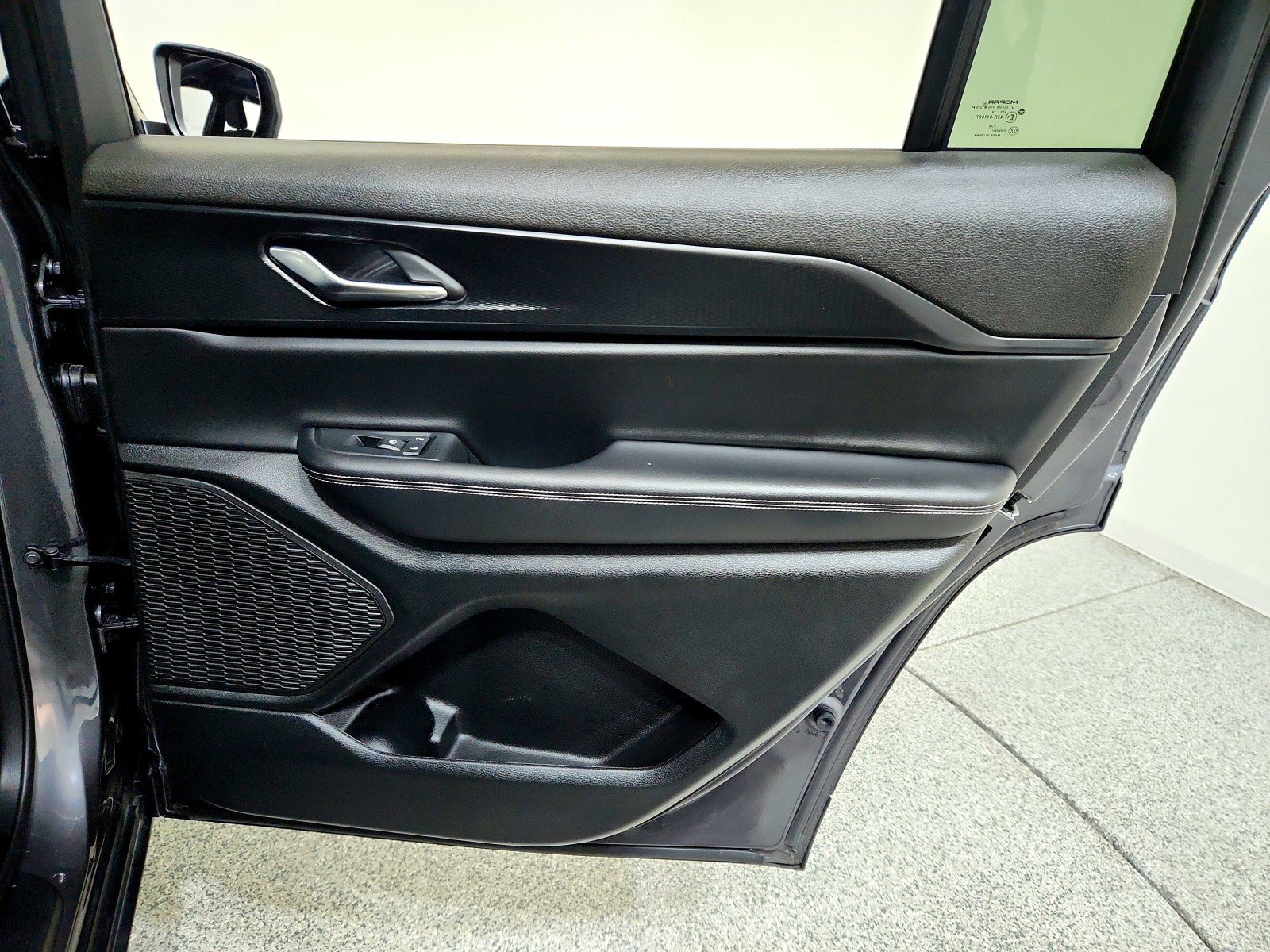 Used 2025 Jeep Grand Cherokee L Laredo w/ Luxury Tech Group I image 31