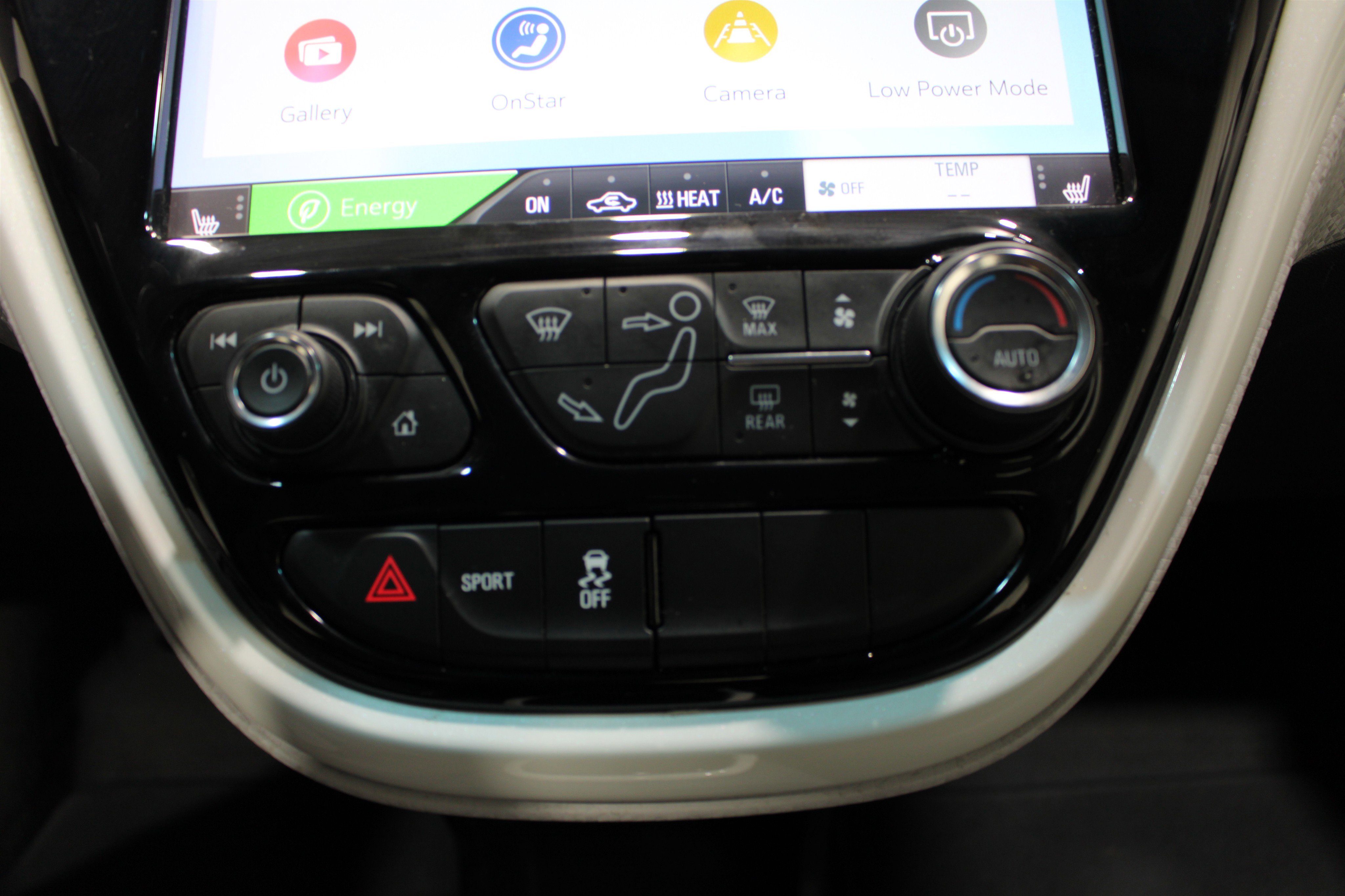 Used 2020 Chevrolet Bolt Premier w/ Infotainment Package FWD image 15