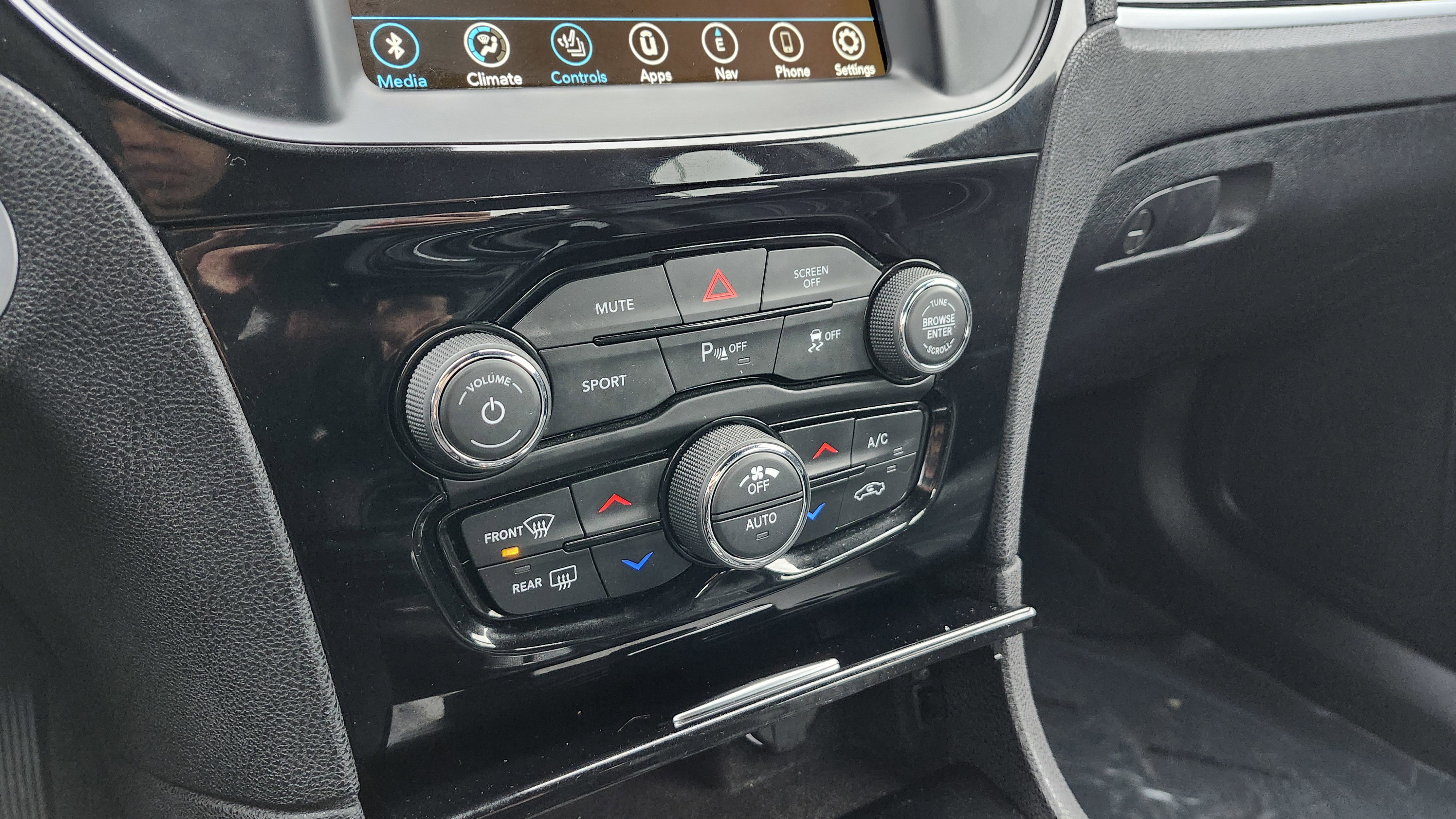 Used 2023 Chrysler 300 S image 34