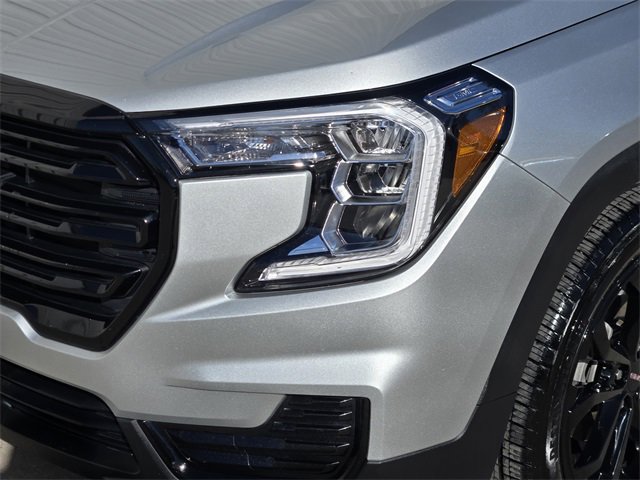 Used 2022 GMC Terrain SLE w/ Elevation Edition image 12