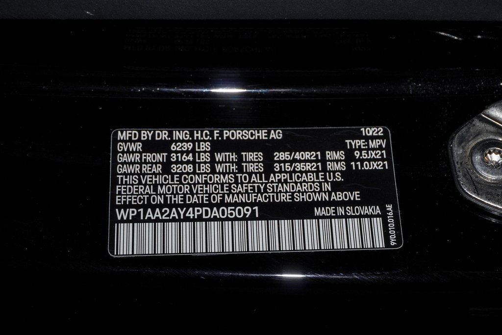 Certified 2023 Porsche Cayenne Platinum Edition image 28