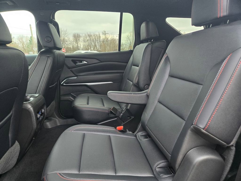 Used 2025 Chevrolet Traverse Z71 image 29