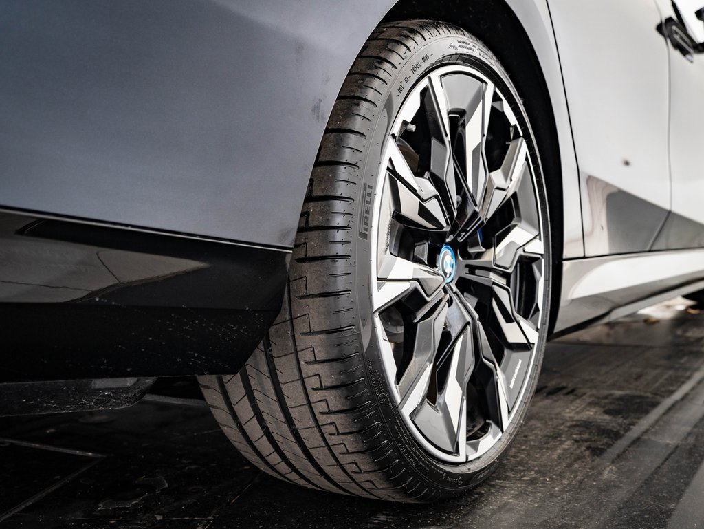 Used 2024 BMW i5 M60 w/ Premium Package image 47