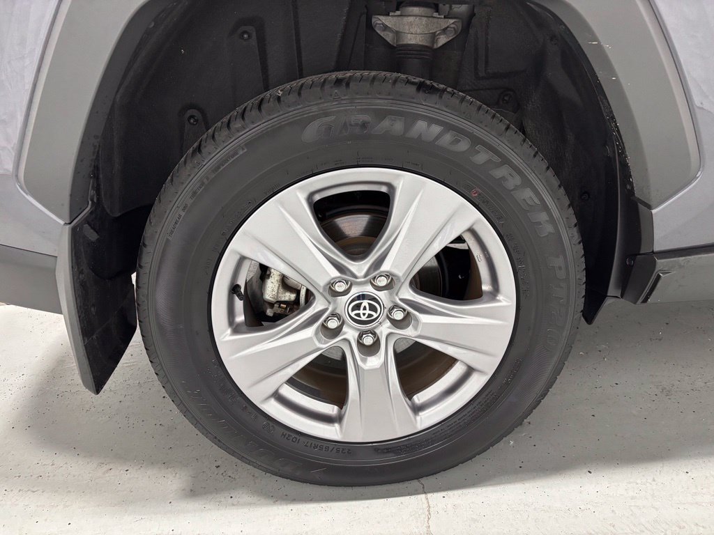 Used 2025 Toyota RAV4 XLE AWD/4WD image 63