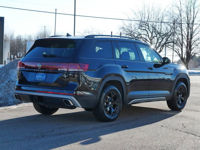 New 2026 Volkswagen Atlas Peak Edition image 2