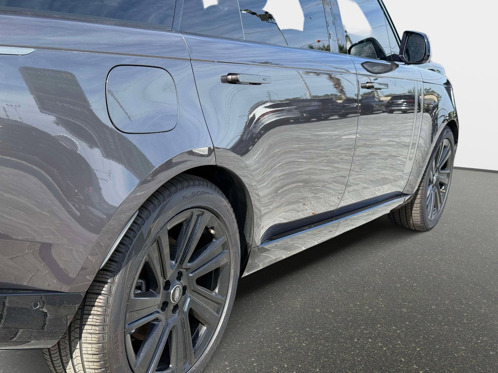 Used 2022 Land Rover Range Rover Long Wheelbase SE image 17