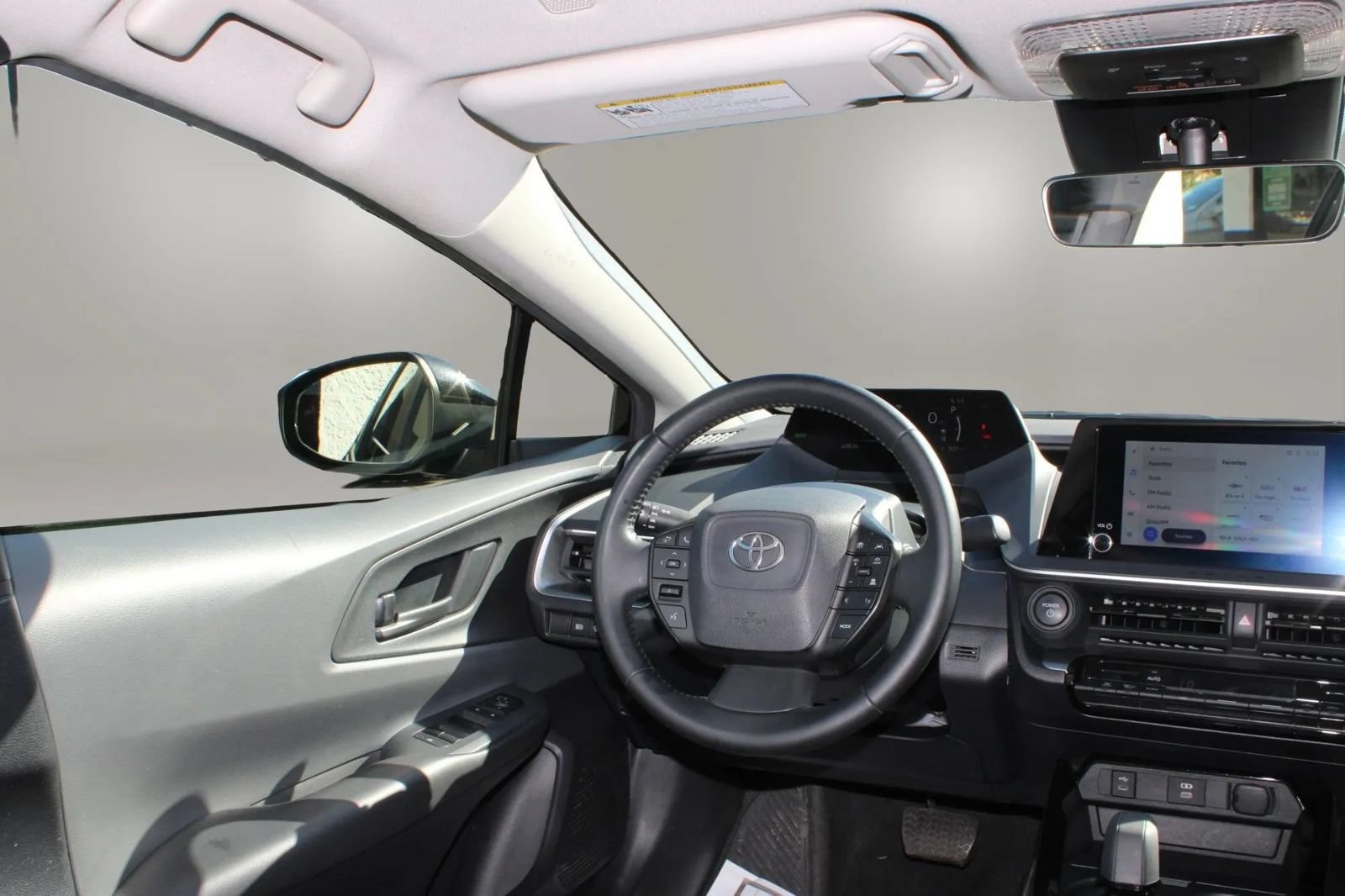 Used 2025 Toyota Prius LE FWD image 36