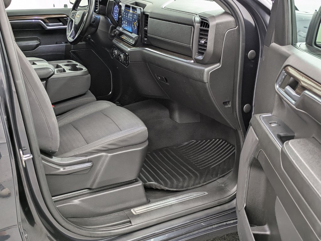 Used 2023 Chevrolet Silverado 1500 LT AWD/4WD image 17