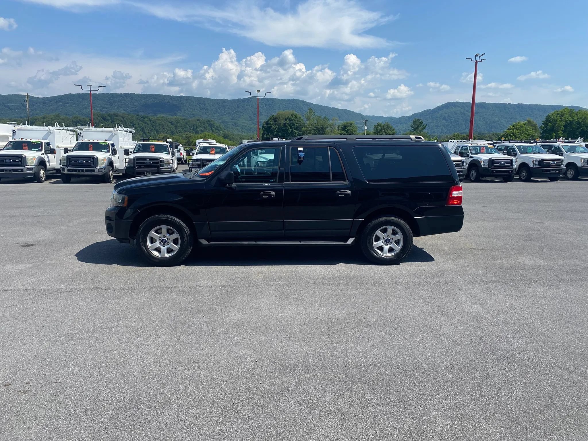 Used 2017 Ford Expedition EL XL w/ Equipment Group 101A AWD/4WD image 5