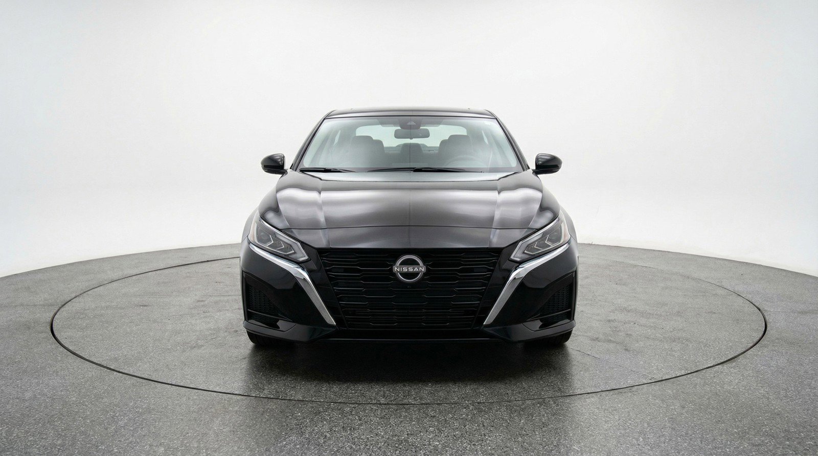 Used 2025 Nissan Altima 2.5 SV FWD image 2
