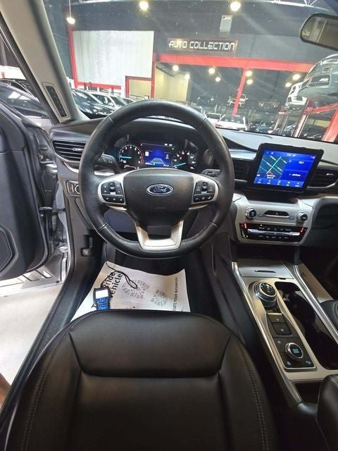 Used 2024 Ford Explorer XLT w/ Equipment Group 202A AWD/4WD image 24