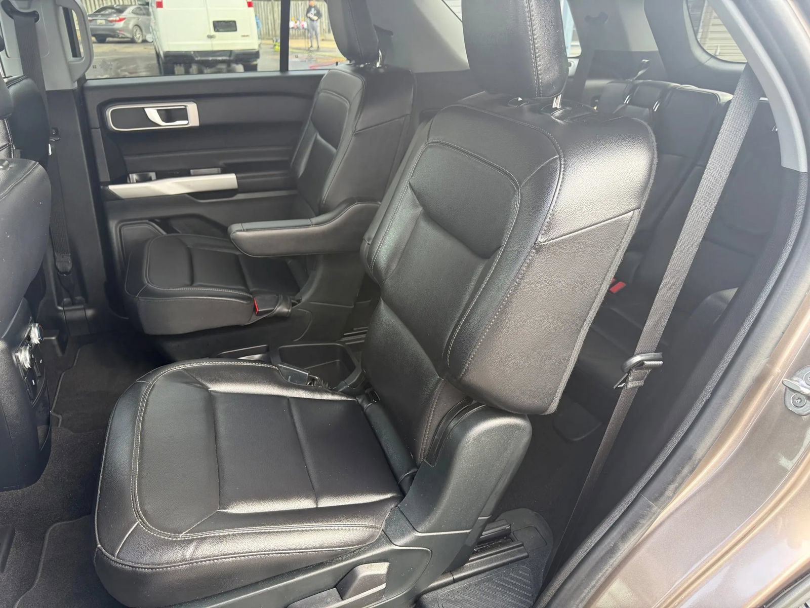 Used 2021 Ford Explorer XLT w/ Equipment Group 202A AWD/4WD image 14