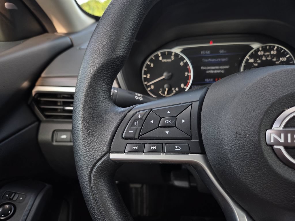 Used 2025 Nissan Altima 2.5 SV FWD image 23