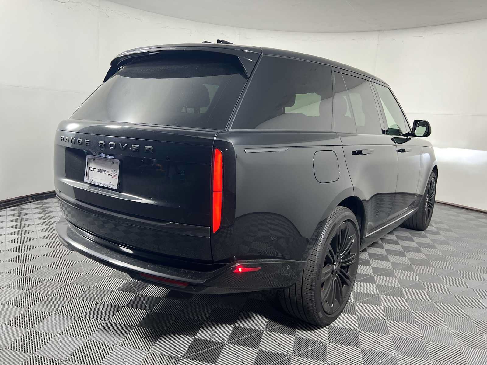 Used 2025 Land Rover Range Rover SE AWD/4WD image 7
