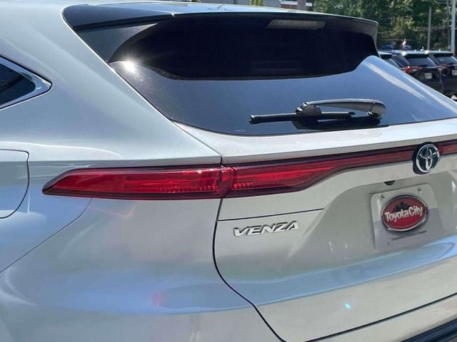 Used 2023 Toyota Venza LE AWD/4WD image 13