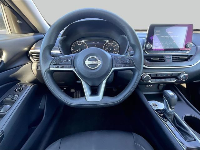 Used 2025 Nissan Altima 2.5 SV FWD image 10