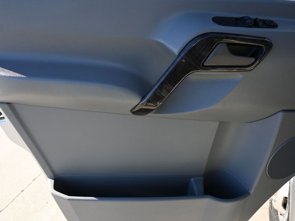 Used 2014 Mercedes-Benz Sprinter 3500 image 3