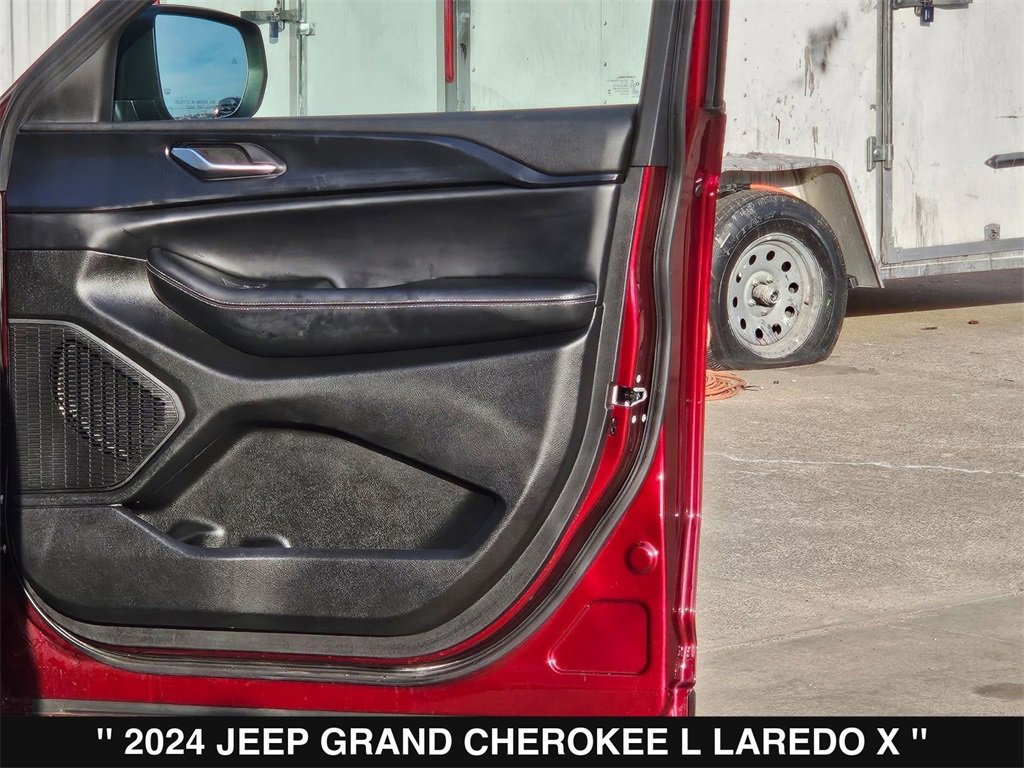 Used 2024 Jeep Grand Cherokee L Laredo image 30