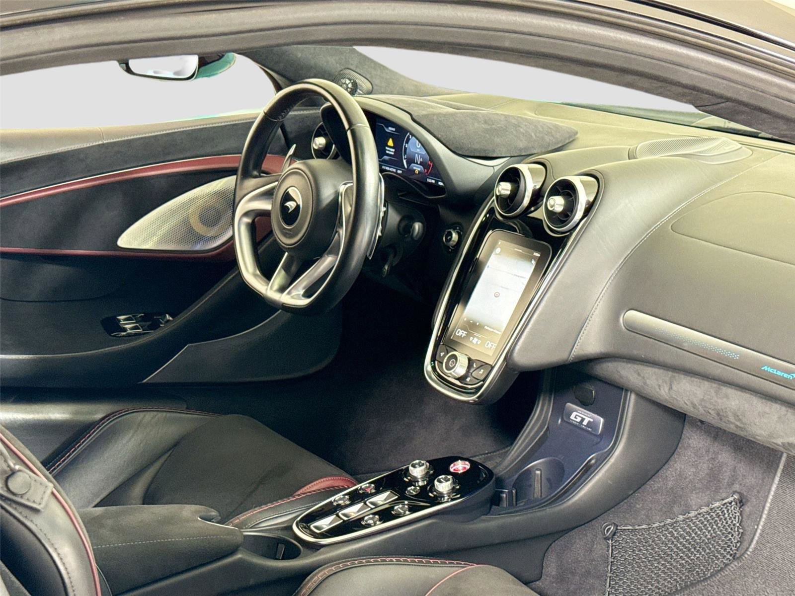 Used 2022 McLaren GT image 17