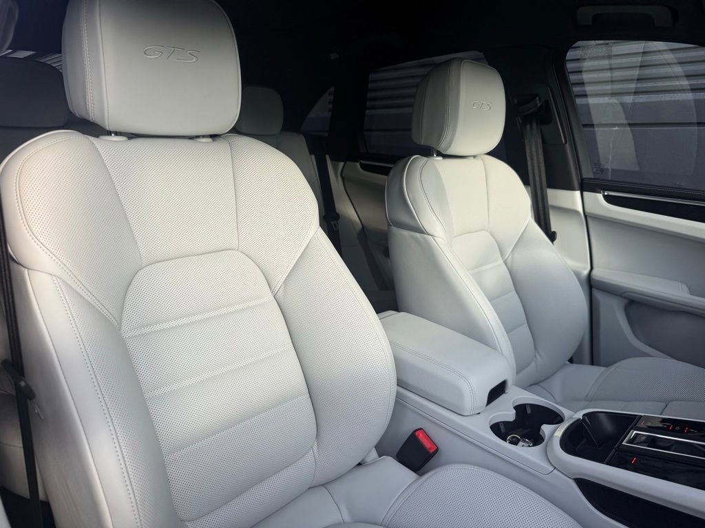 Certified 2026 Porsche Macan GTS image 18