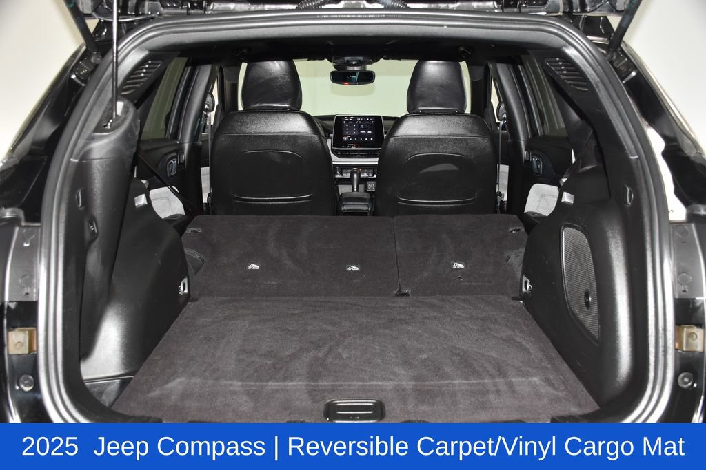 Used 2025 Jeep Compass Latitude w/ Sun & Sound Group AWD/4WD image 33