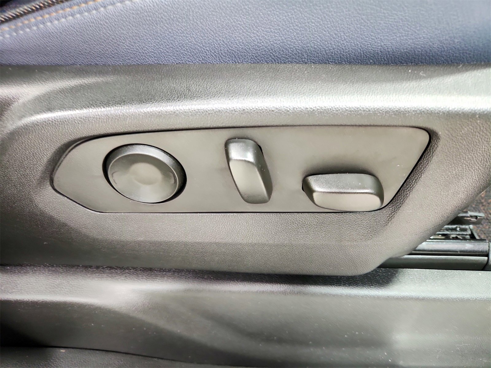 Used 2023 Chevrolet Silverado 1500 High Country w/ Technology Package image 41