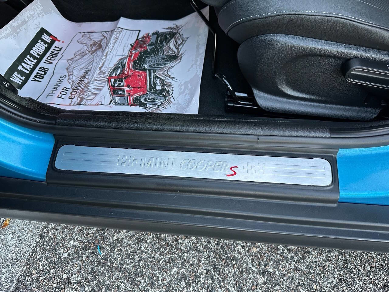 Used 2019 MINI Cooper S w/ Premium Package image 32