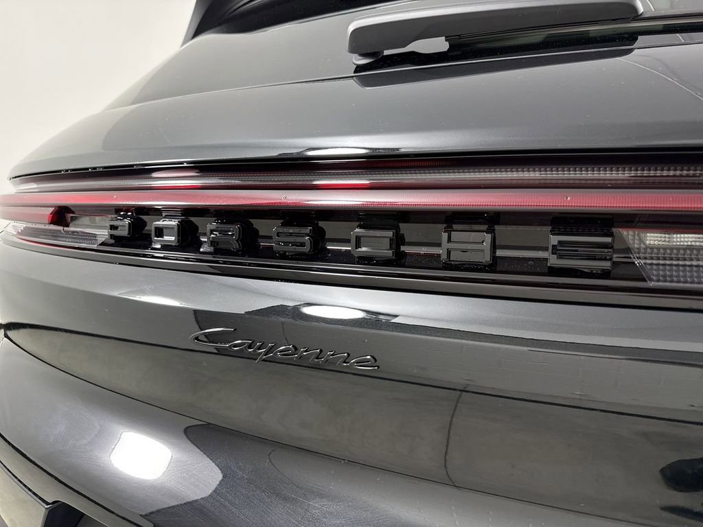 New 2026 Porsche Cayenne image 18