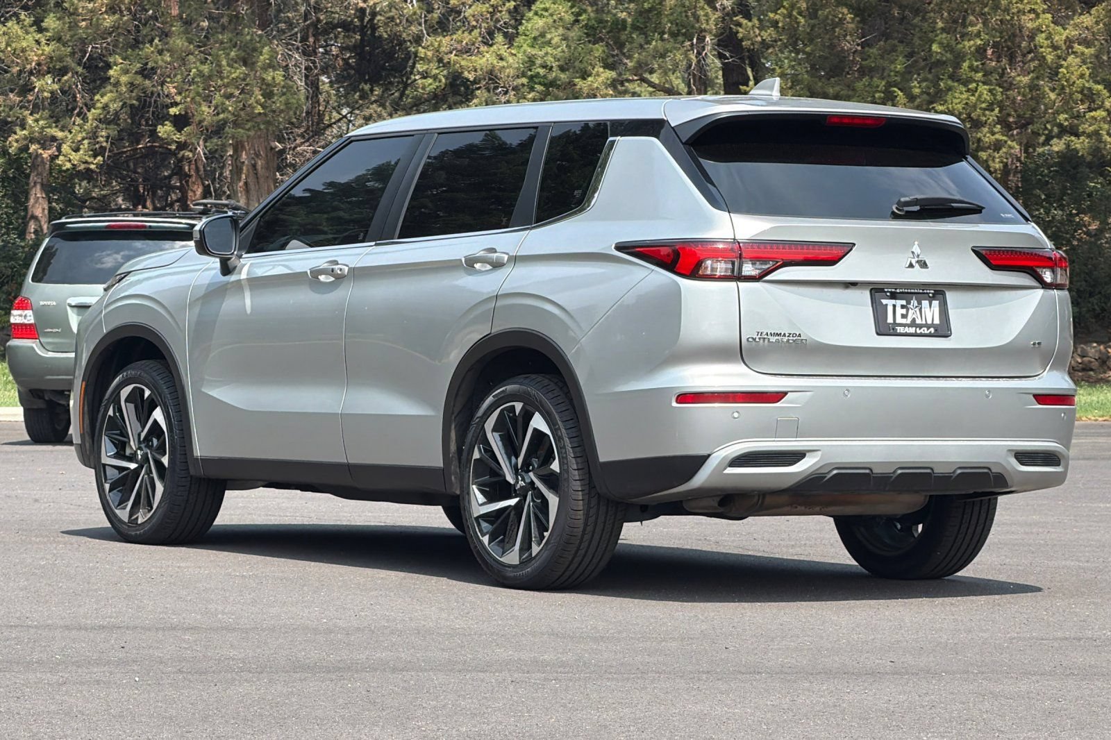 Used 2024 Mitsubishi Outlander SE Black Edition AWD/4WD image 6