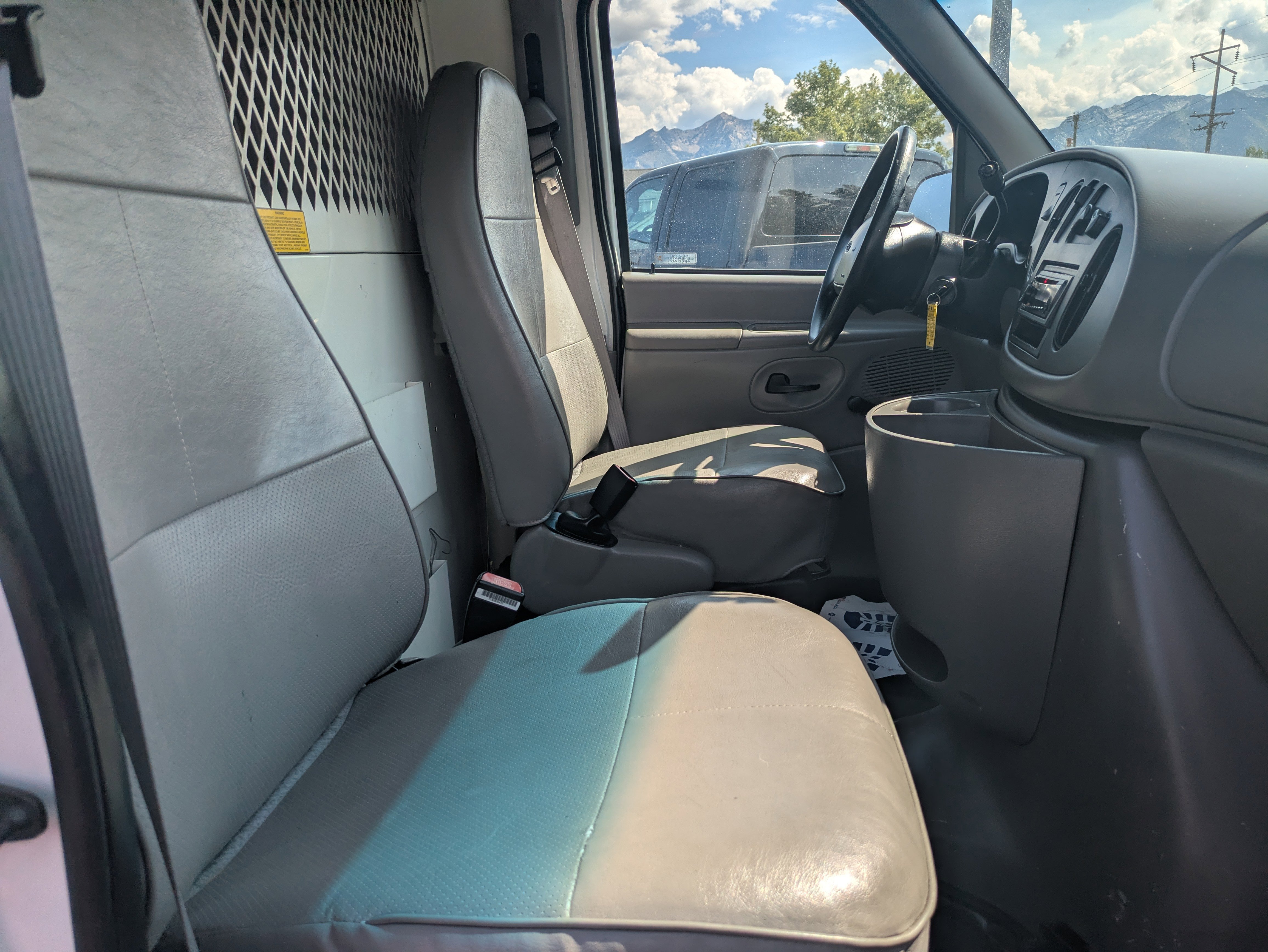 Used 1998 Ford E-350 and Econoline 350 image 12