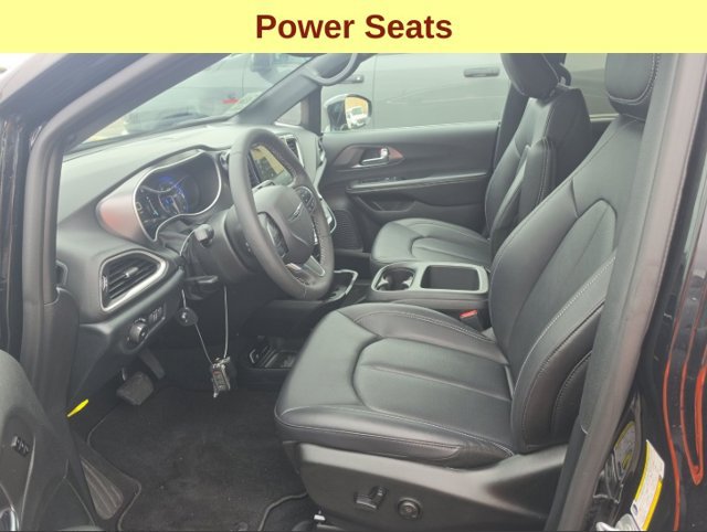 Used 2026 Chrysler Pacifica Select FWD image 11