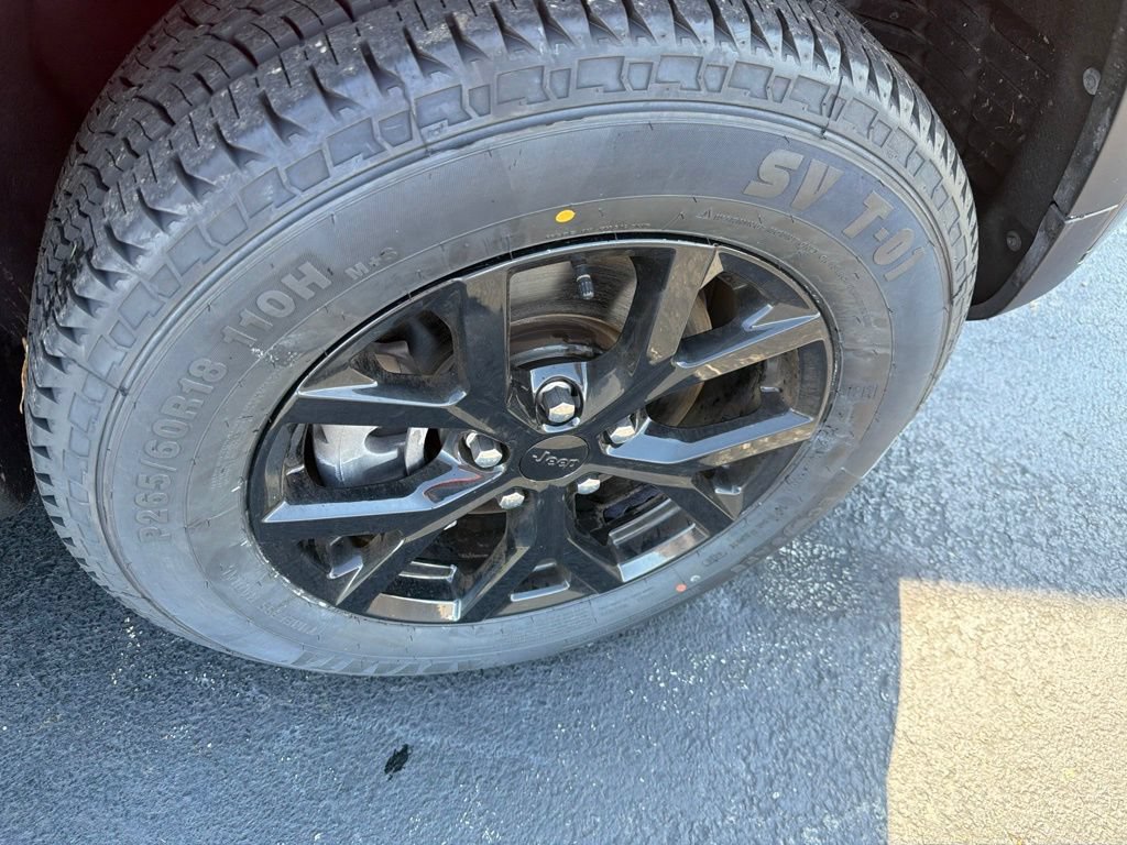 Used 2024 Jeep Grand Cherokee L Laredo AWD/4WD image 4