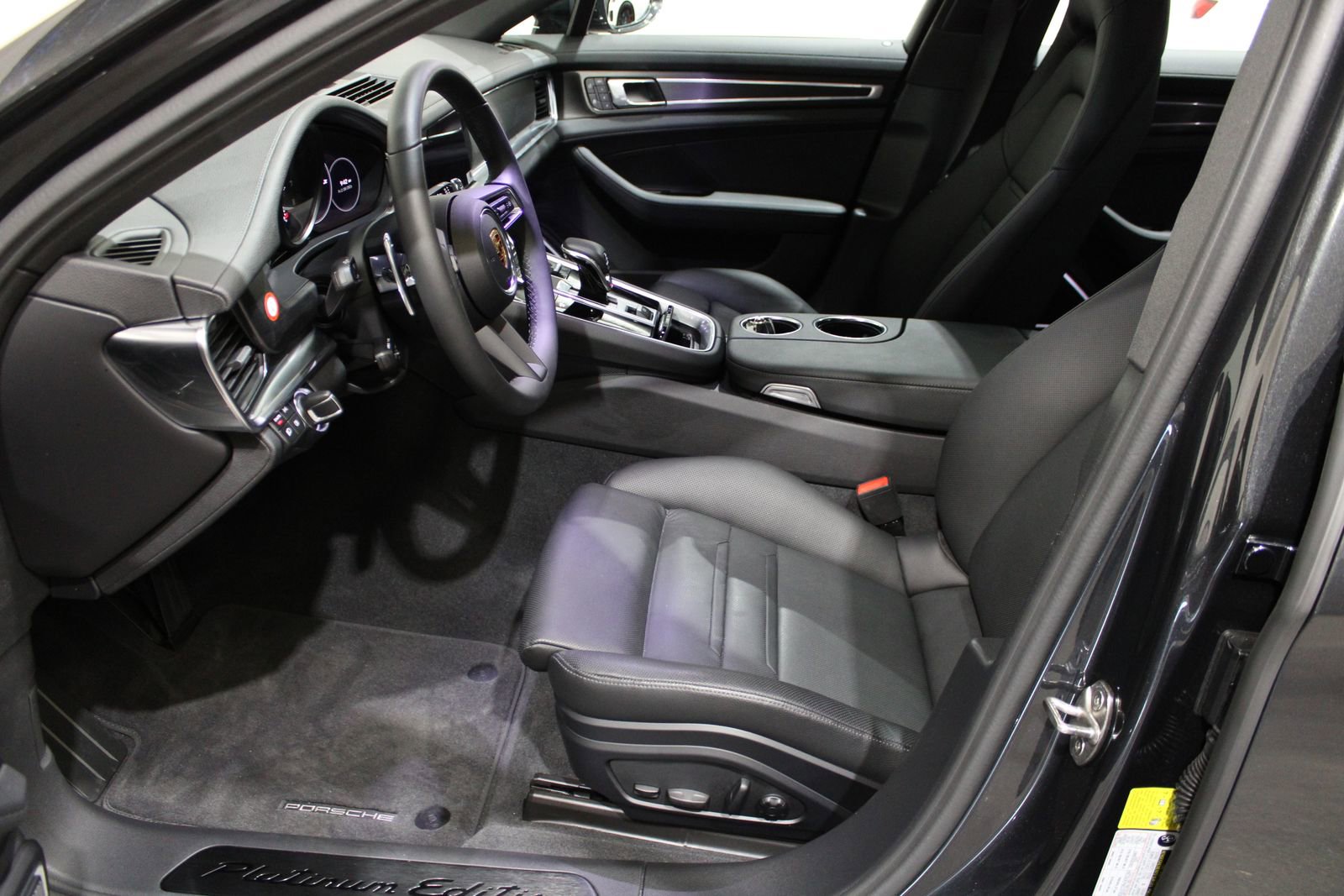 Used 2023 Porsche Panamera Platinum Edition image 31