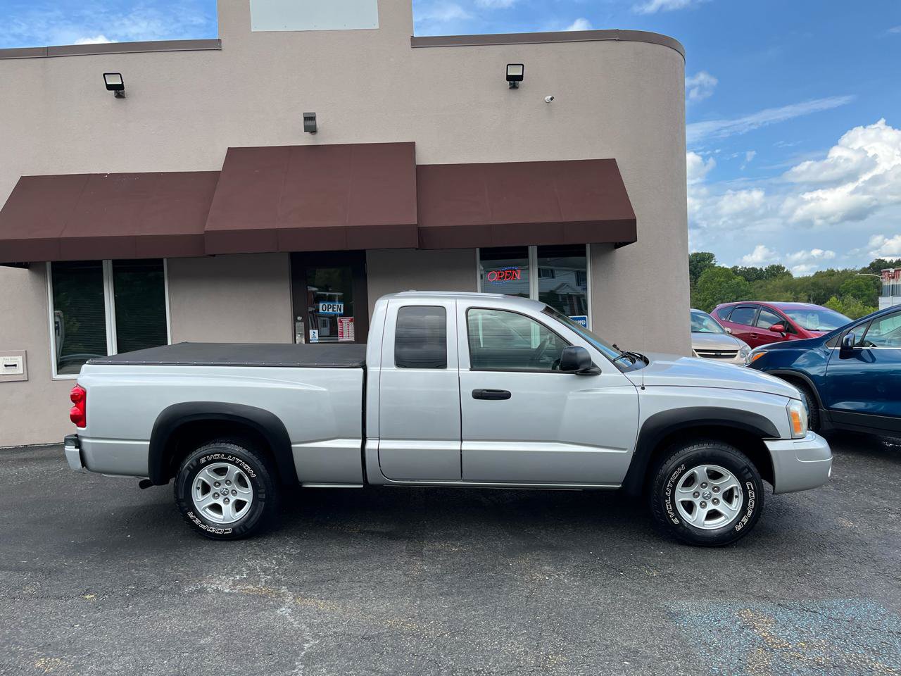 Used 2007 Dodge Dakota SLT w/ Trailer Tow Group RWD image 4