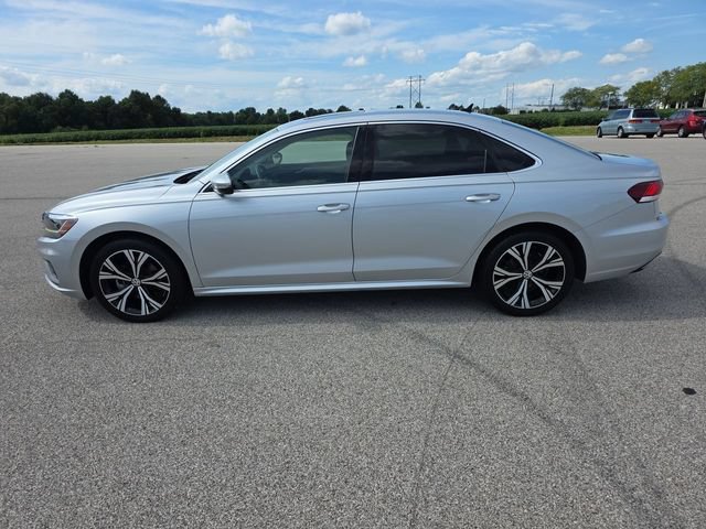 Used 2021 Volkswagen Passat 2.0T SE FWD image 10