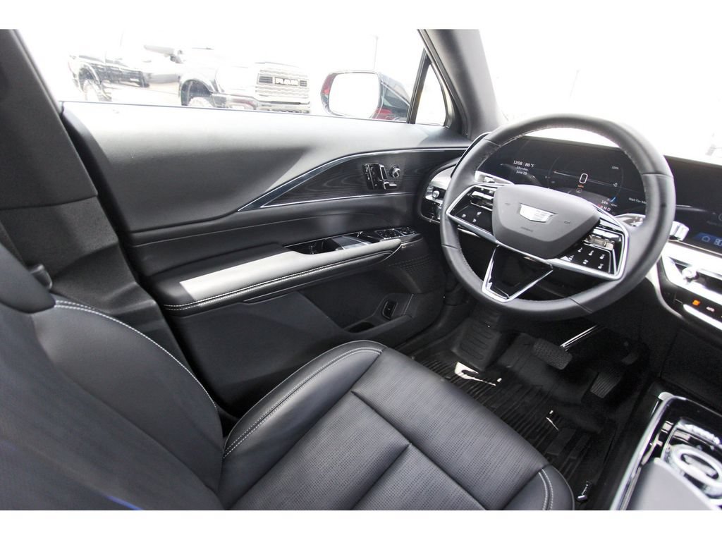 Used 2024 Cadillac Lyriq Luxury w/ LPO, Floor Liner Package AWD/4WD image 8