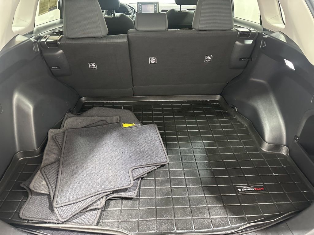 Used 2022 Toyota RAV4 LE image 17