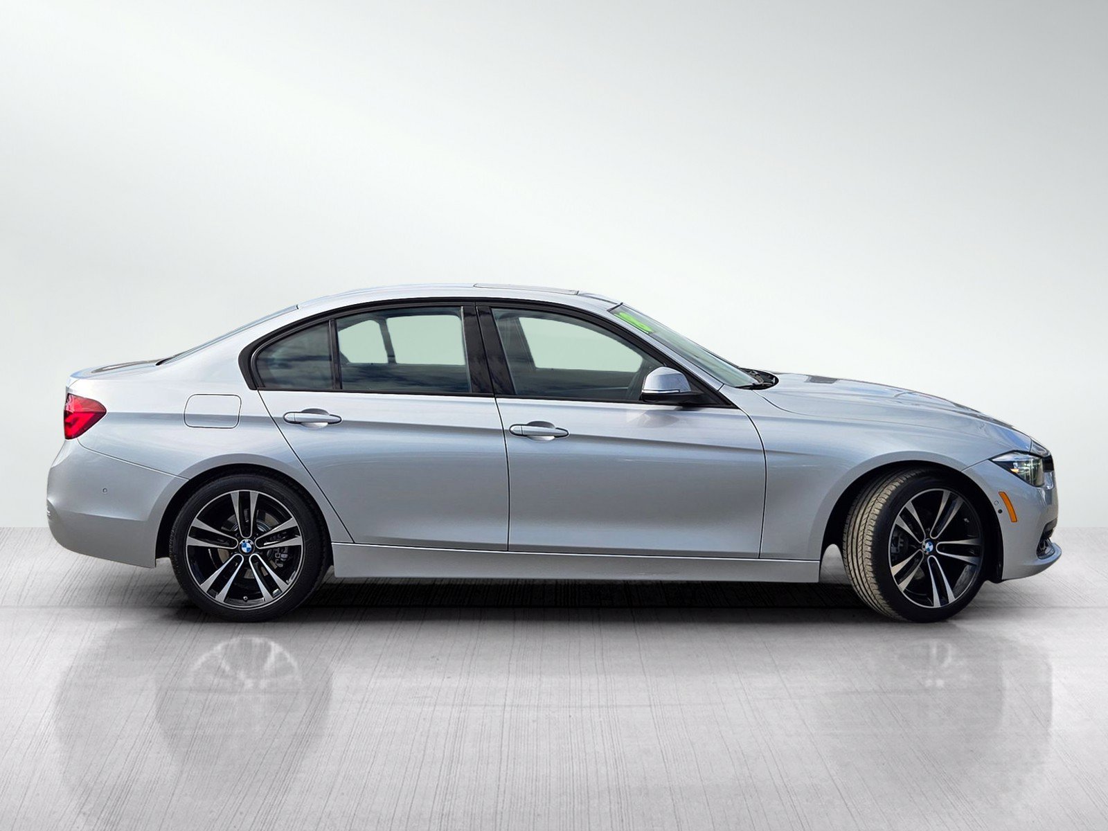 Used 2018 BMW 330i Sedan RWD image 3