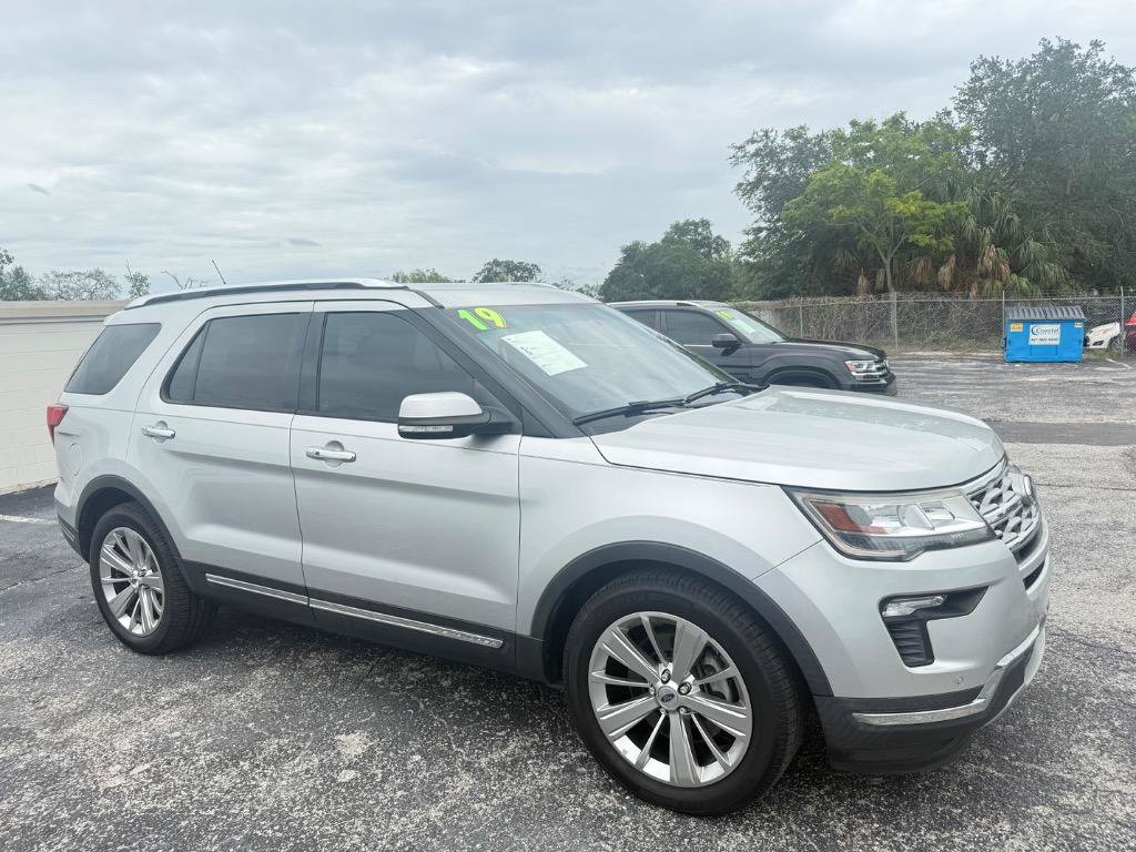 Used 2019 Ford Explorer Limited w/ Class III Trailer Tow Package FWD image 3