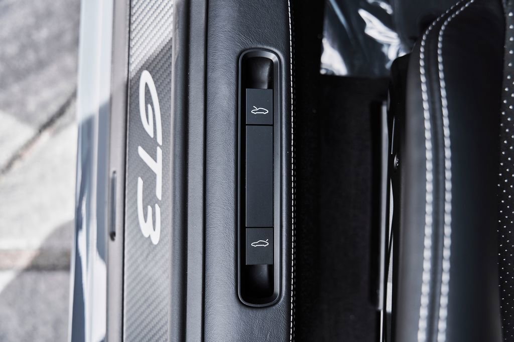 Used 2025 Porsche 911 GT3 image 39