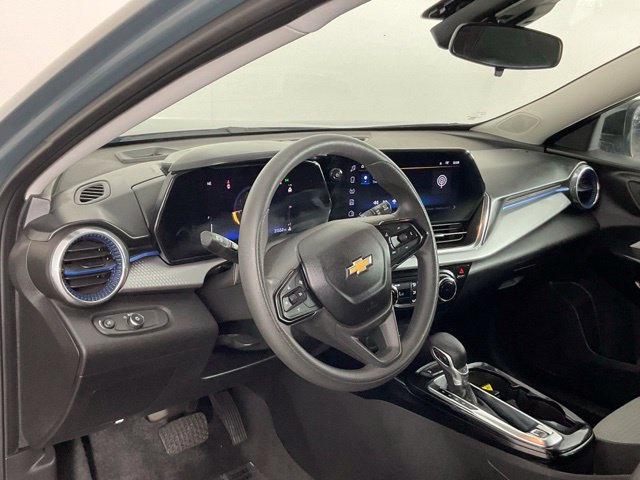 Used 2025 Chevrolet Trax LT FWD image 11