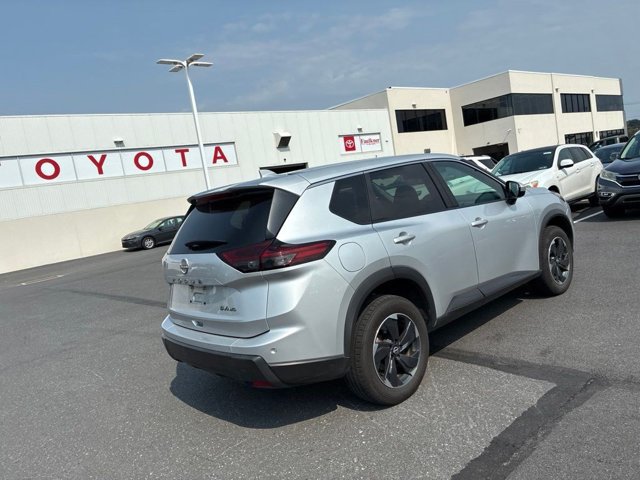 Used 2024 Nissan Rogue SV AWD/4WD image 8
