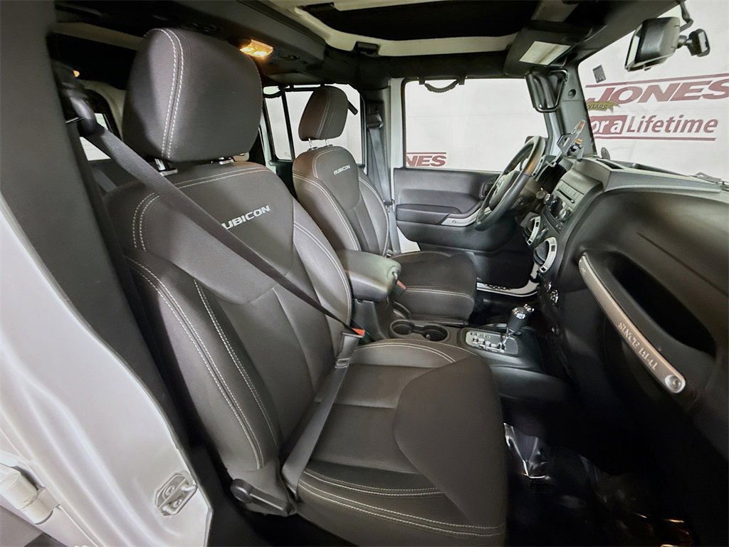 Used 2017 Jeep Wrangler Unlimited Rubicon w/ Connectivity Group image 28