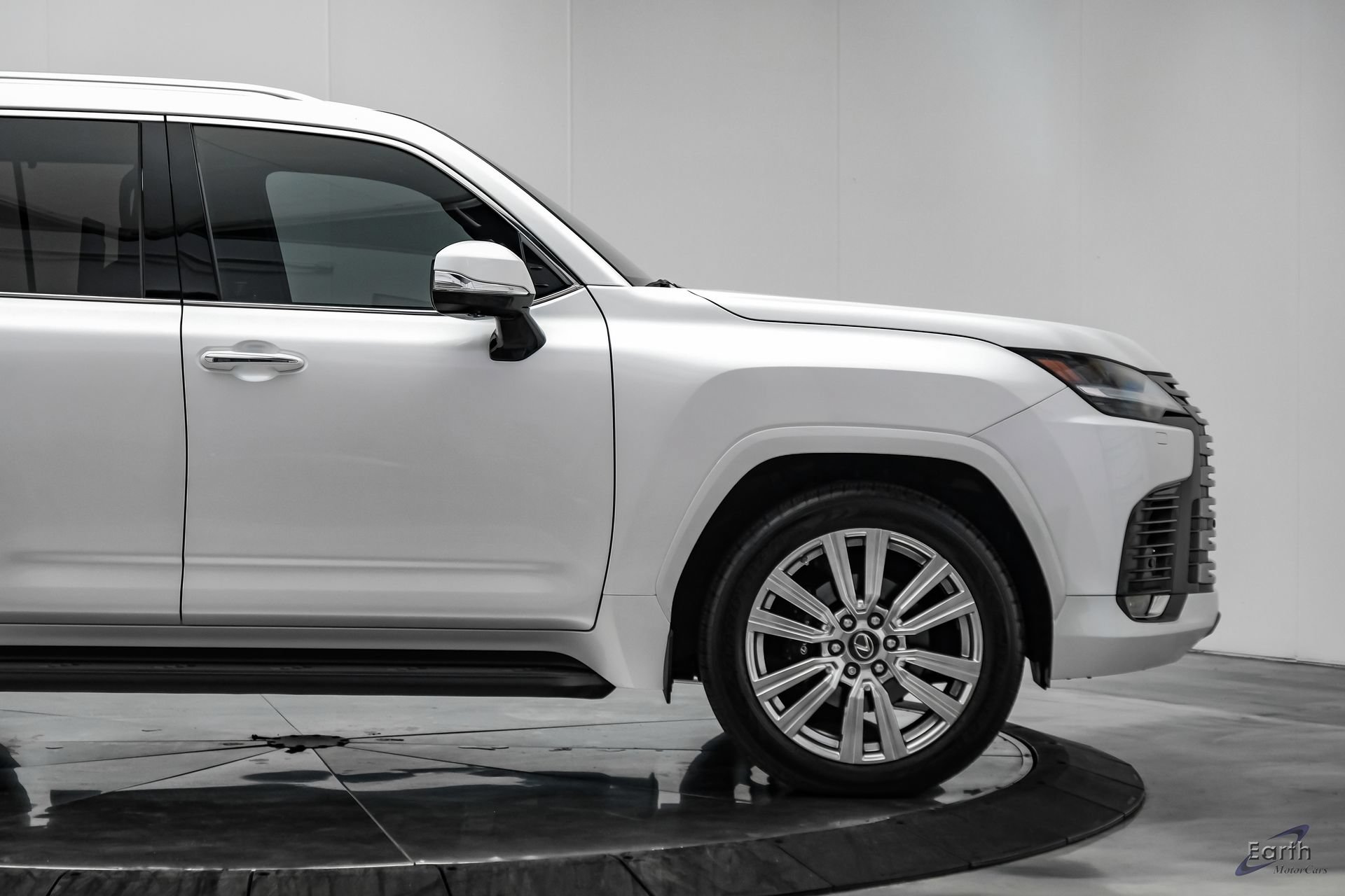 Used 2023 Lexus LX 600 4WD w/ Accessory Package (Z1) image 22