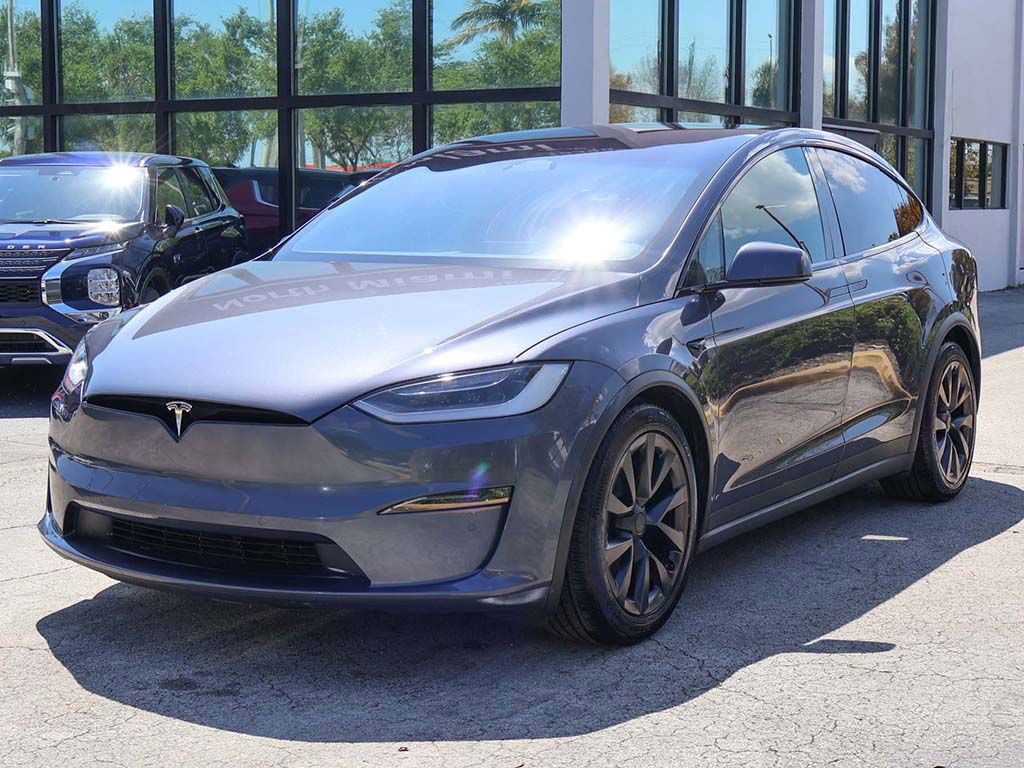 Used 2022 Tesla Model X Plaid image 8